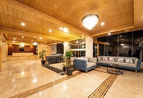 The Whitestone Inn & Suites Manali