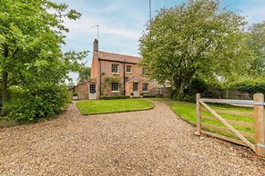 Host Stay Haclins Cottage