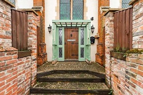 Host Stay The Nave