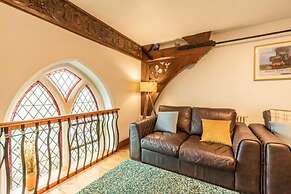 Host Stay The Nave