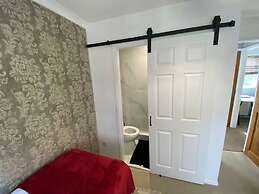 Host Stay Cotman Close