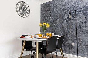 Host Stay Bluebell Close