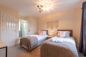 Host Stay Moresby Way