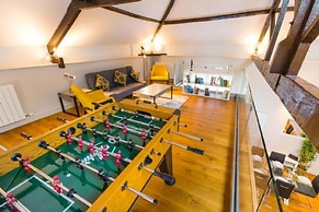 Host Stay Oddfellows Hall