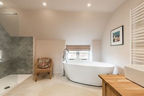 Host Stay White End