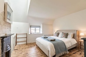 Host Stay White End