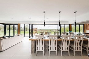 Host Stay Willow Barn