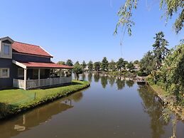Bungalow by Water Near Rotterdam