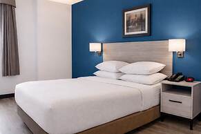 Signature Inn & Suites Hamilton