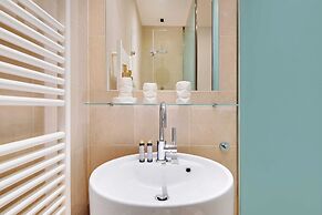 Fabulous House : a Gem in Chic Western Paris