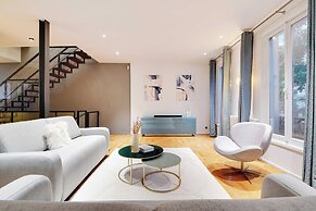 Fabulous House : a Gem in Chic Western Paris