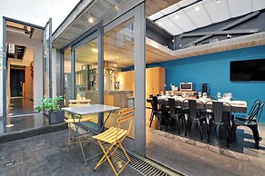 Fabulous House : a Gem in Chic Western Paris