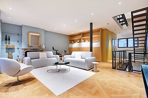 Fabulous House : a Gem in Chic Western Paris