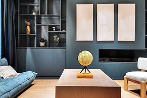 Fabulous House : a Gem in Chic Western Paris