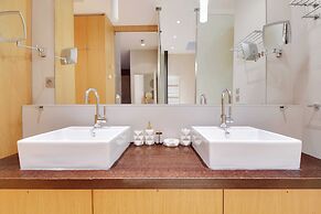 Fabulous House : a Gem in Chic Western Paris