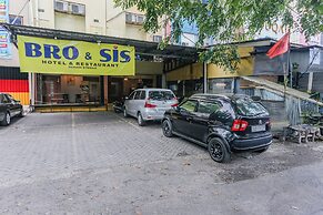 OYO 94348 Bro & Sis