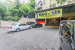OYO 94348 Bro & Sis