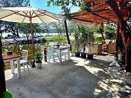 White Beach Hostel