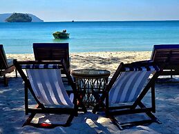 White Beach Hostel