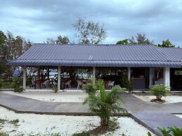 White Beach Hostel