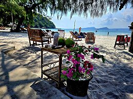 White Beach Hostel