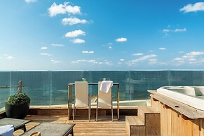 Rooftop Jacuzzi Penthouse by Sea N' Rent