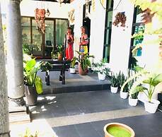 MAXWELL INN LUXURY HOTEL