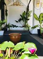 MAXWELL INN LUXURY HOTEL