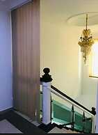 MAXWELL INN LUXURY HOTEL