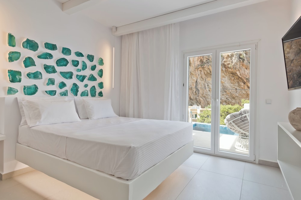 Enilion Luxury Suites