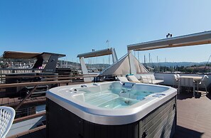 Eldamar Floating House