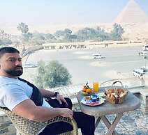Tut & Pyramids View