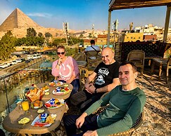 Tut & Pyramids View