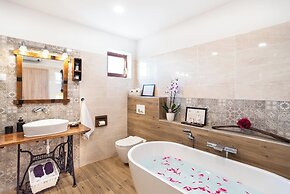 Boutique House Rustikana with pool Korte