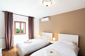 Boutique House Rustikana with pool Korte