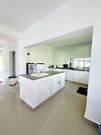 Green Malindi Apartments by RevSerene
