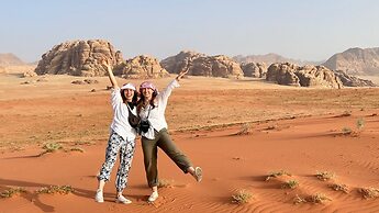 Wadi Rum Hikes & Camp