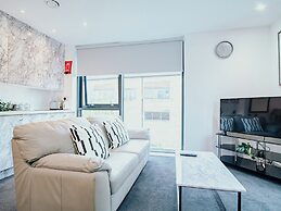 Airy and Bright Apartment in City Center