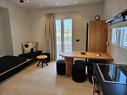 Aristotle Suites