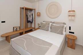 Aristotle Suites