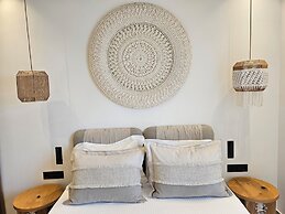 Aristotle Suites