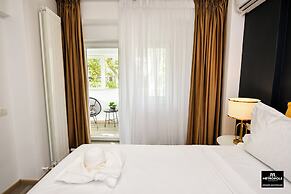 Metropole Apartments Central City