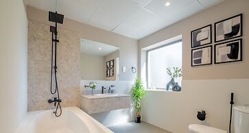 LUX The Luxurious Central JBR Suite 2
