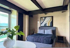Beautiful and Comfortable Rooftop Suite