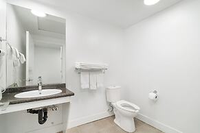 Cozy 1BR Lakeside Retreat