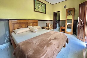Mongan Homestay Beside The Belulang Hot Spring