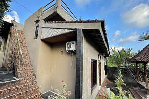Mongan Homestay Beside The Belulang Hot Spring