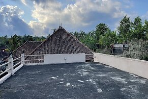 Mongan Homestay Beside The Belulang Hot Spring