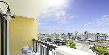 LUX The Elegant Sea View Suite