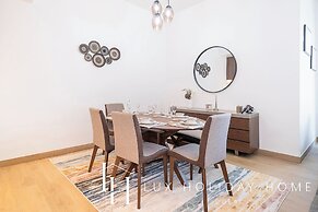 LUX The Elegant Sea View Suite